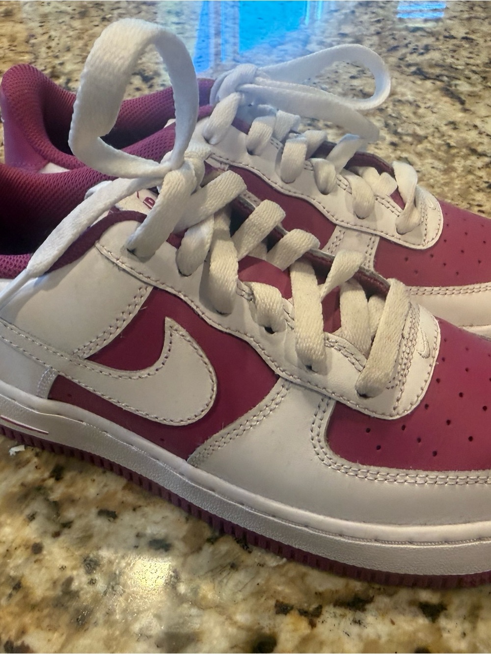 Nike Kids White and Magenta Low-Top Sneakers